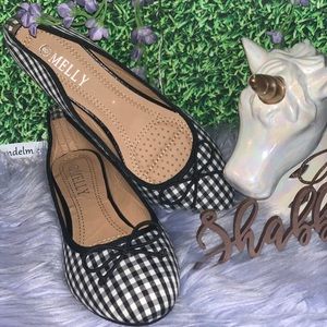 Black and White Flats